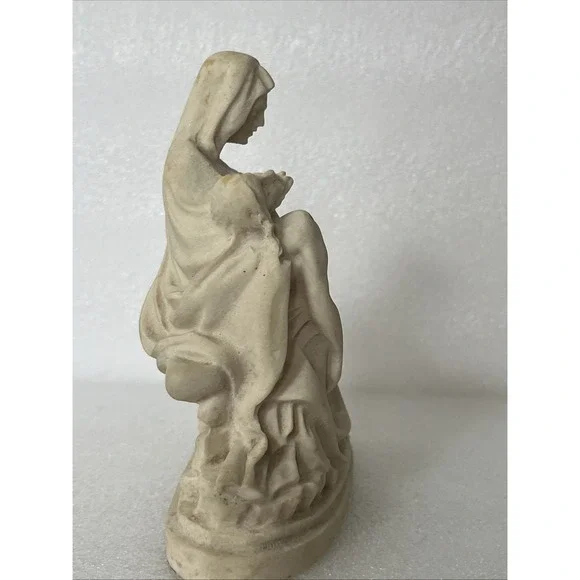 Pieta VTG Sculpture, Mary Cradling Jesus's Body After His Descent From The Cross - Picture 9 of 16